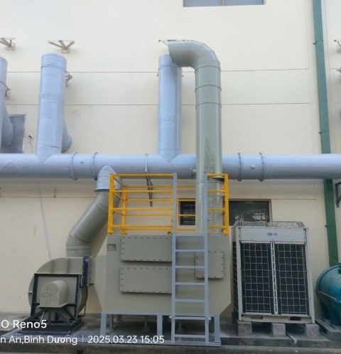 Hệ thống hấp thụ than hoạt tính bằng nhựa PP. Công suất 8.000 m3/h và công suất 5.000m3/h.