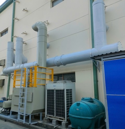 Hệ thống hấp thụ than hoạt tính bằng nhựa PP. Công suất 8.000 m3/h và công suất 5.000m3/h.