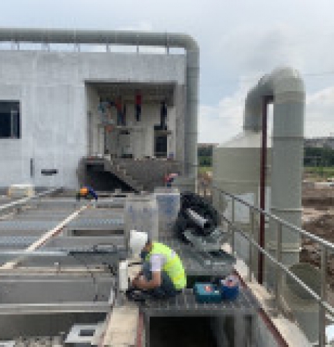 Lắp đặt tháp hấp thụ hơi nhà máy xử lý nước thải Vingroup Tây Mỗ- Hà Nội